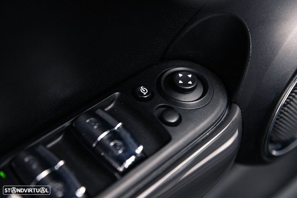 MINI 5 Portas Cooper D Auto - 46