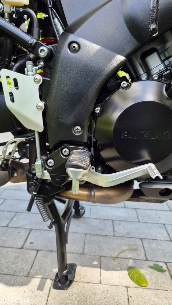 Suzuki V-STROM - 20