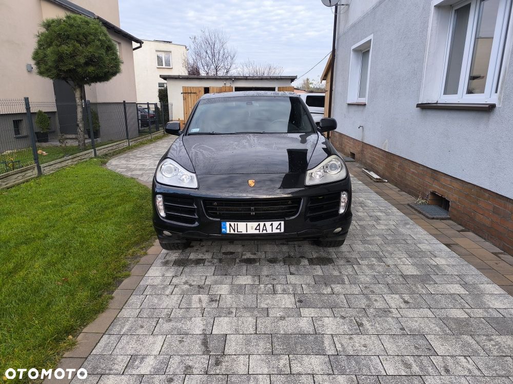 Porsche Cayenne - 1