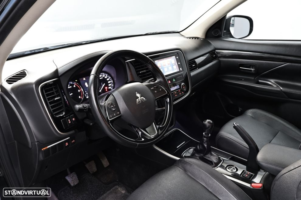 Mitsubishi Outlander 2.2 DI-D Intense+ - 23