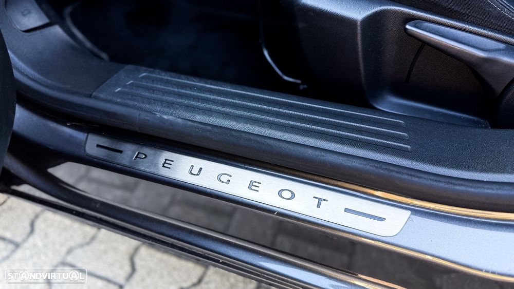 Peugeot 2008 1.2 PureTech GT Line - 12