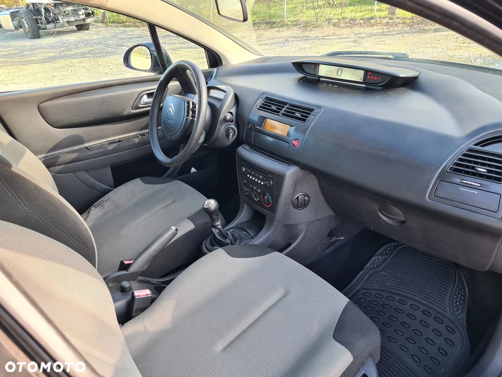 Citroën C4 1.4 16V Style - 23