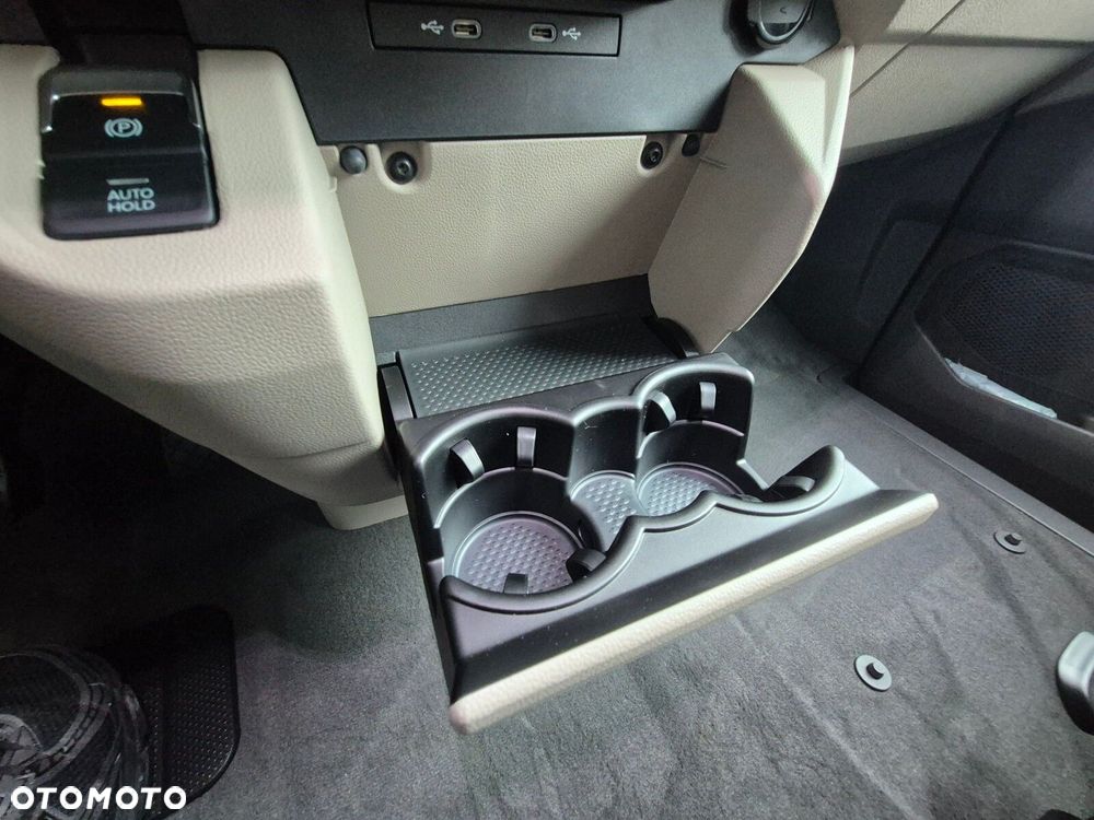 Volkswagen multivan Multivan Family L2 silnik: 2,0 l TDI SCR 150 KM / skrzynia biegów: 7-biegowa DSG rozstaw osi: 3124 mm - 15