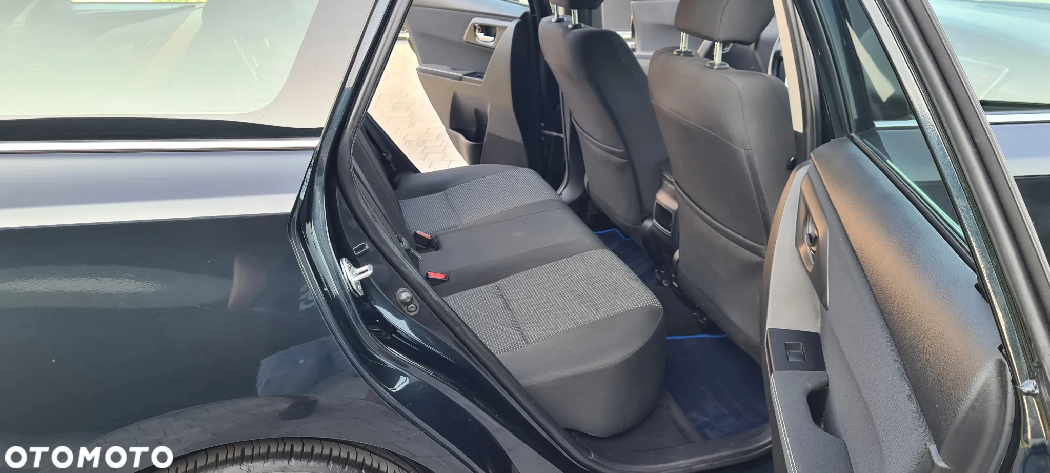 Toyota Auris 1.6 Premium - 24