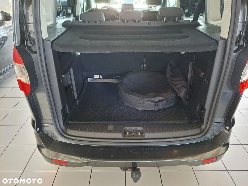 Ford Courier - 29