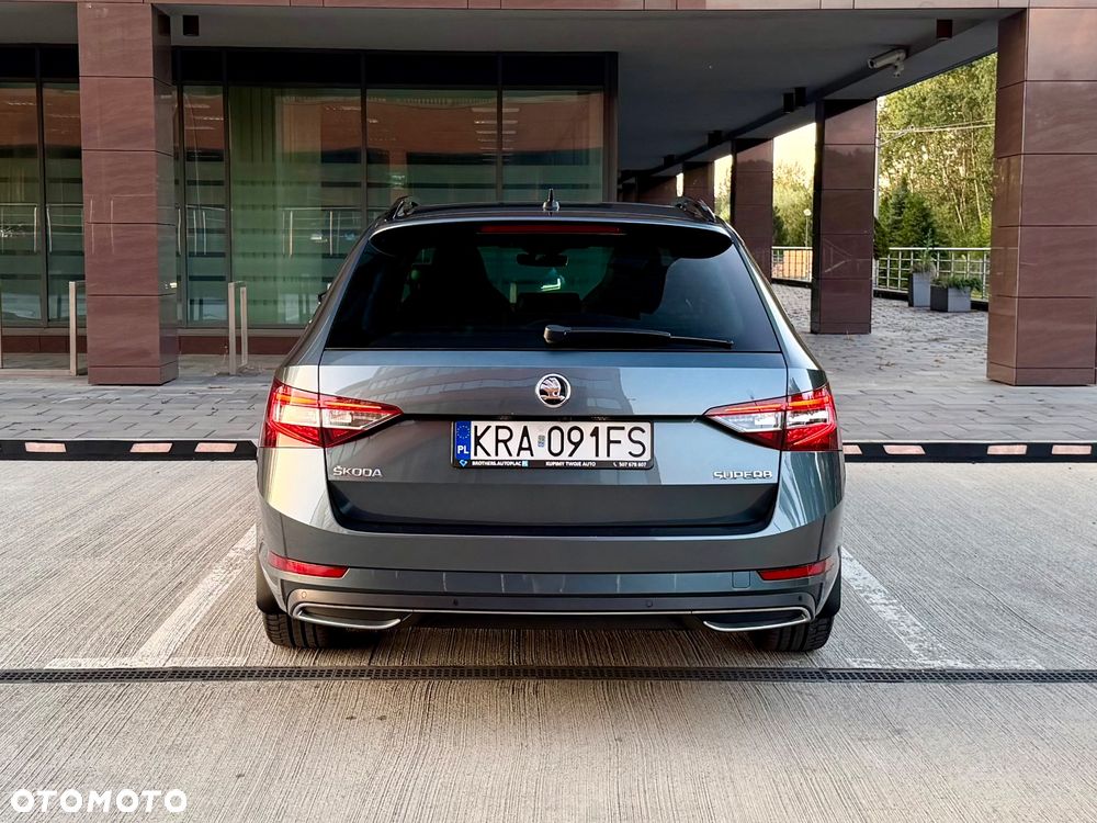 Skoda Superb 2.0 TDI Sportline DSG - 17