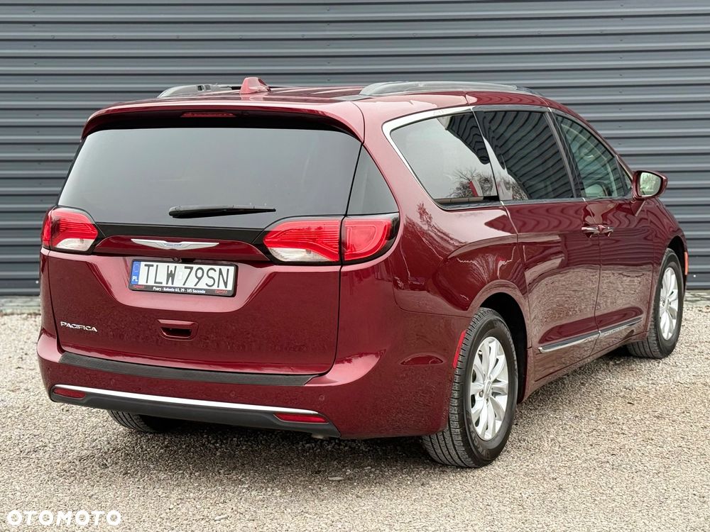 Chrysler Pacifica - 9