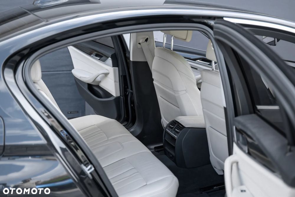 BMW Seria 5 520d xDrive Luxury Line - 25