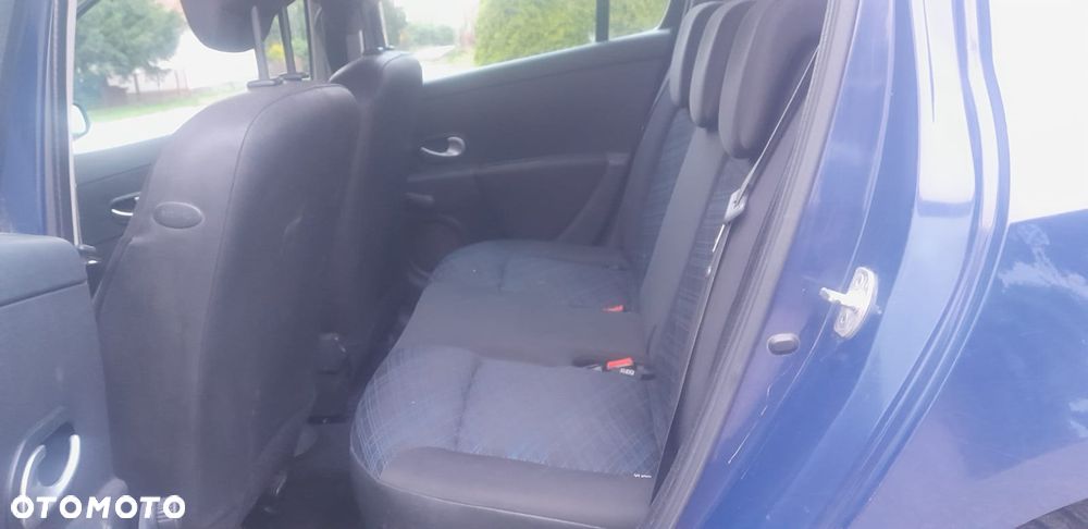 Renault Clio - 23