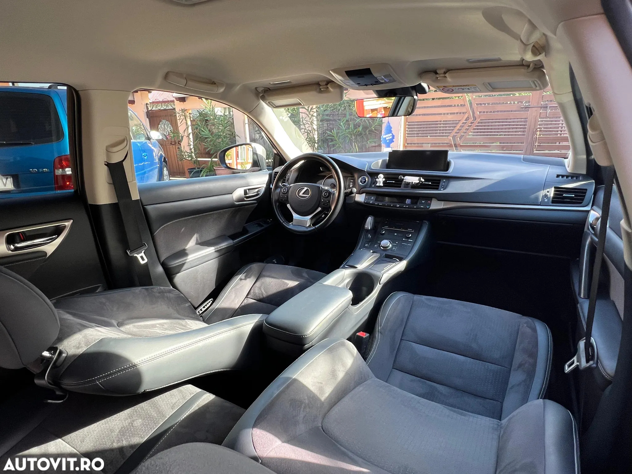 Lexus CT - 10
