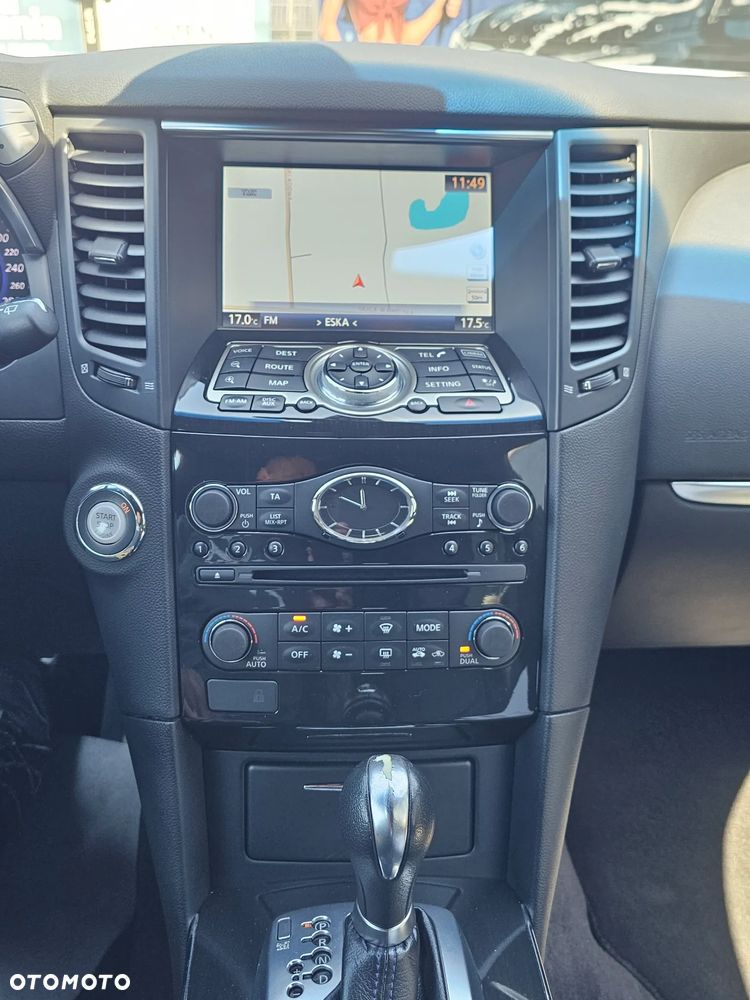 Infiniti Q70 - 21