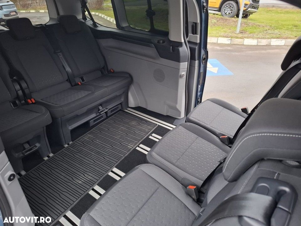 Ford Tourneo Custom - 11