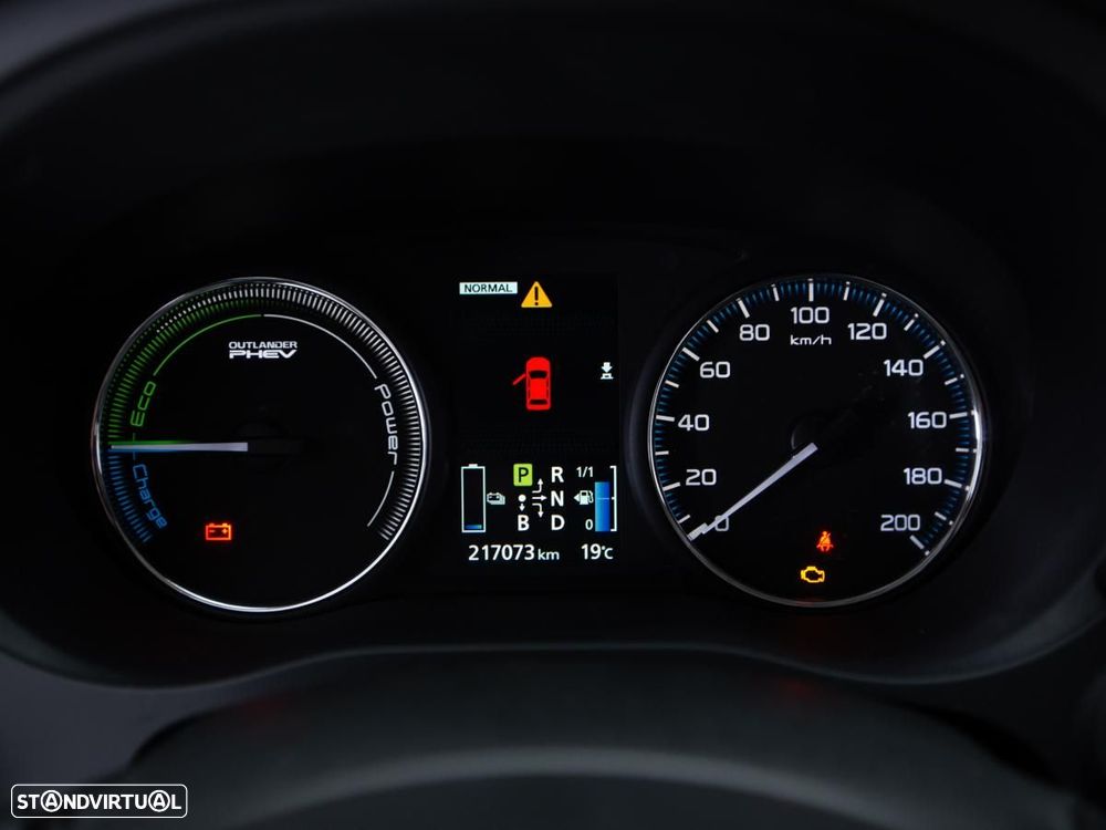 Mitsubishi Outlander - 24