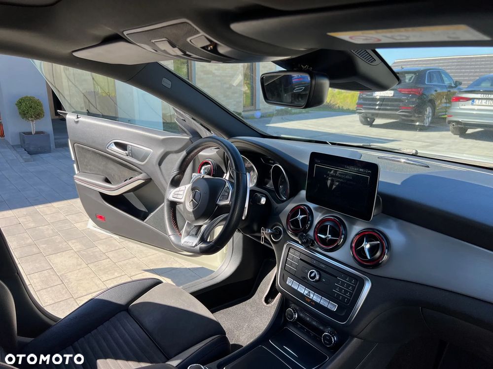 Mercedes-Benz CLA 250 4Matic 7G-DCT Sport - 14