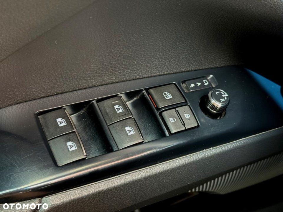 Toyota Camry - 17