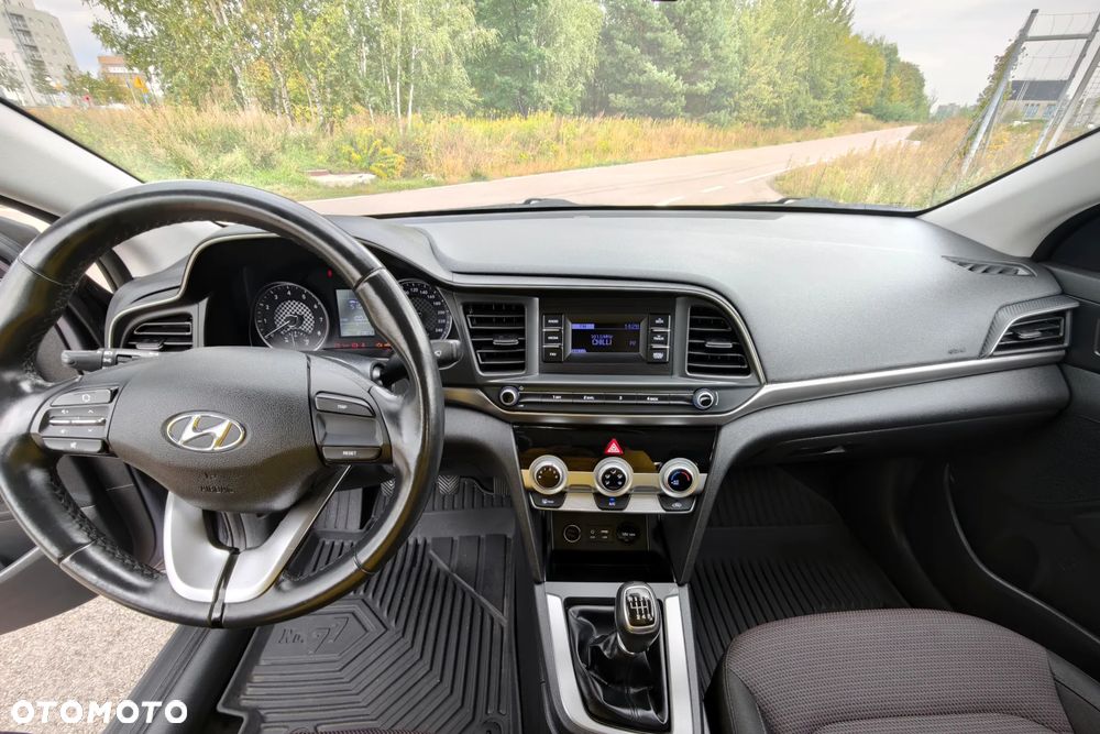 Hyundai Elantra 1.6 Classic Plus - 10