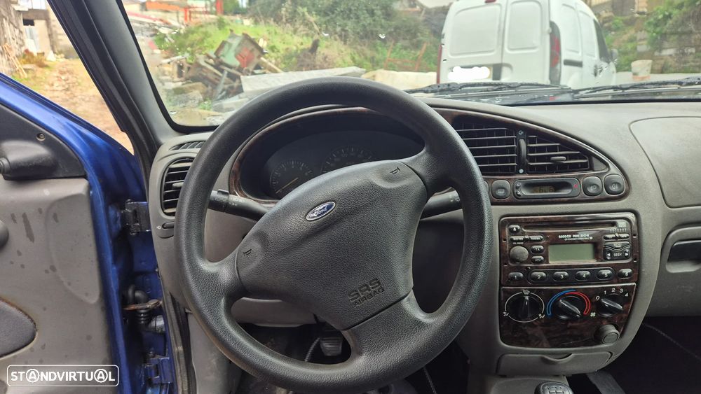 Ford Fiesta 1.25 Ghia - 8