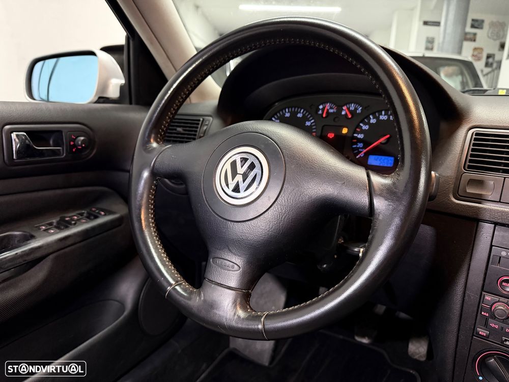 VW Golf 1.4i 25 Anos - 18