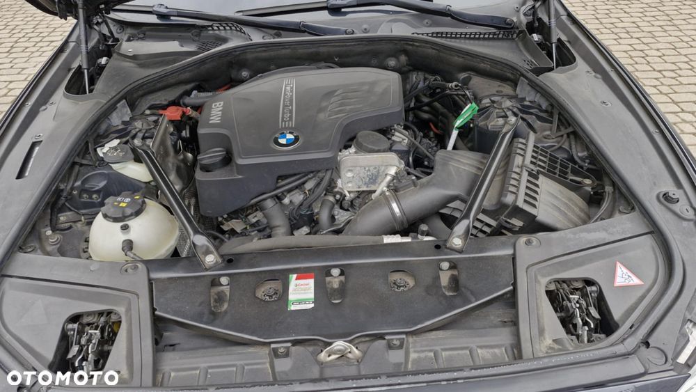 BMW Seria 5 528i xDrive Sport-Aut - 20