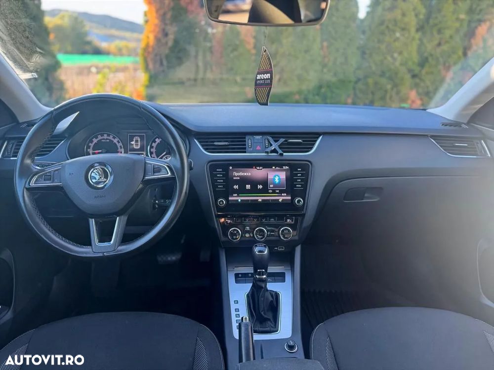 Skoda Octavia 2.0 TDI DSG Style - 7