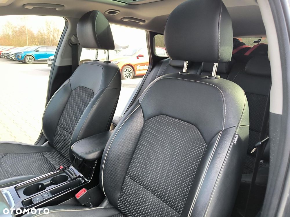 Kia Ceed - 11