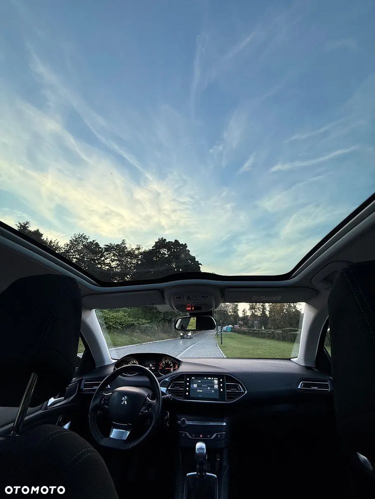 Peugeot 308 SW 1.2 PureTech Allure S&S - 8