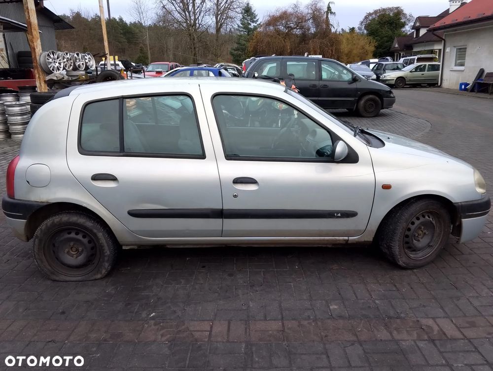 Renault Clio II (98-01r.) 1.4 B 74KM. Silnik E7J 634 Skrzynia JB1966 lakier MV632. Cały na części. GWARANCJA !!!  Przód Tył Zestaw Komplet Drzwi Klapa Zderzak Błotnik Maska Grill Atrapa Szyba Pas Lampa Lusterko Boczki Fotel Kanapa Kokpit Deska Rozdzielcza Przełącznik Włącznik Sterownik Przewody Wiązka Instalacja Moduł Komputer Czujnik Listwa Pompa Alternator Wtryski Głowica Rozrusznik Kompresor Sprzęgło Dwumas Silnik Skrzynia ABS Klimatyzacji Paliwa Wspomagania Kolektor Turbina Przepustnica Zawór Chłodnica Koło Hak Belka Sanki Zawieszenie Mcpherson Półoś Amortyzator Wydech Tłumik Zacisk Most - 5