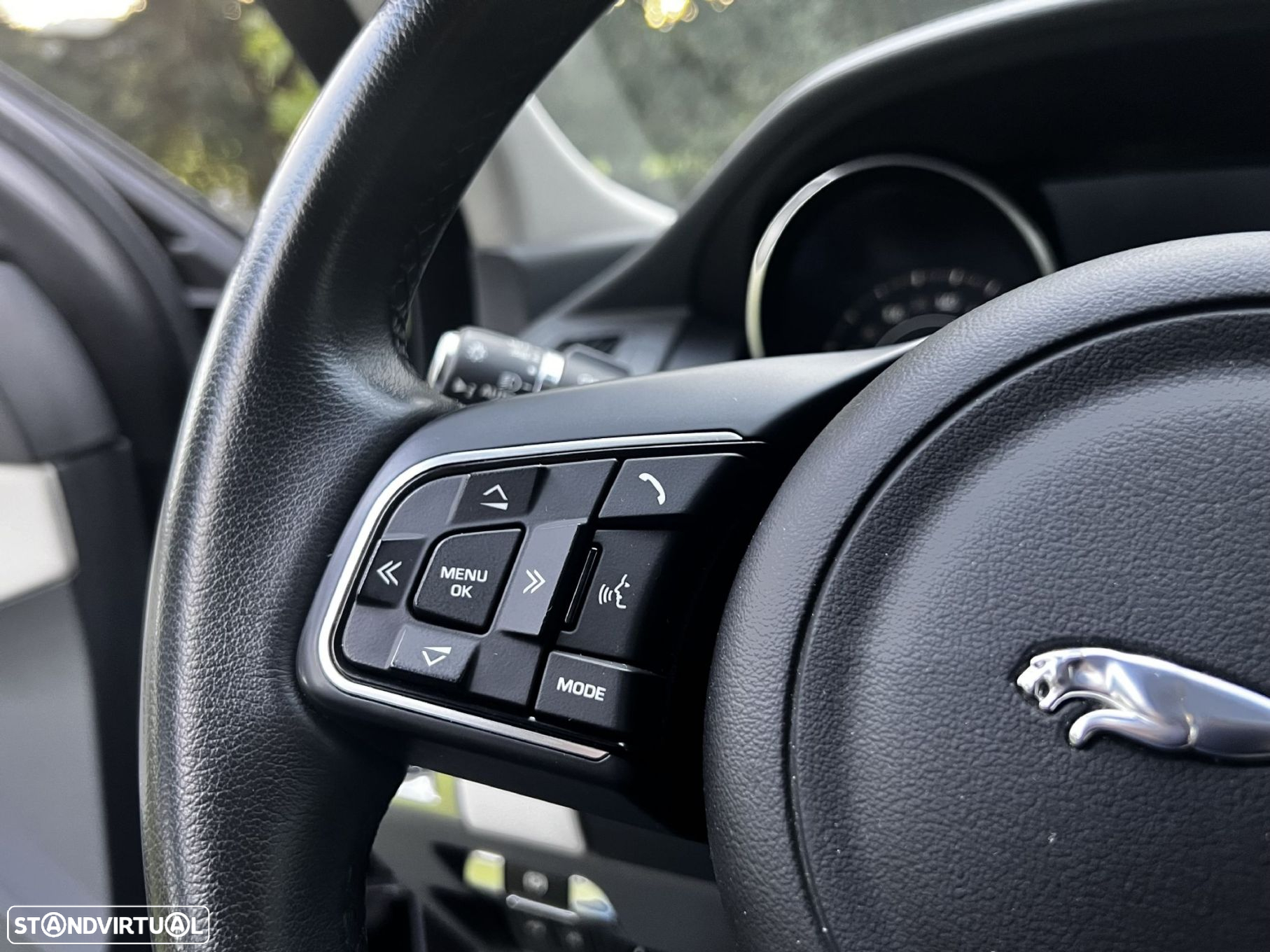 Jaguar E-Pace 2.0 i4D R-Dynamic S - 38
