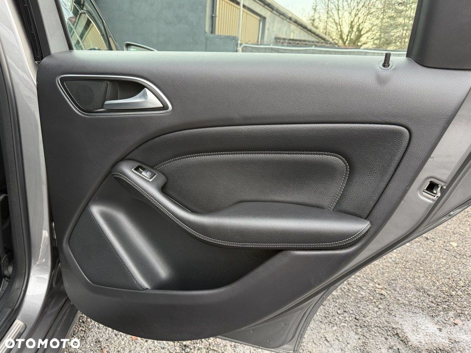 Mercedes-Benz Klasa B 180 (BlueEFFICIENCY) 7G-DCT - 36