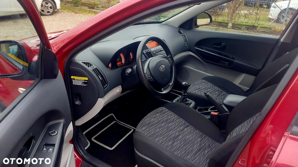 Kia Ceed 1.4 CVVT Attract - 14