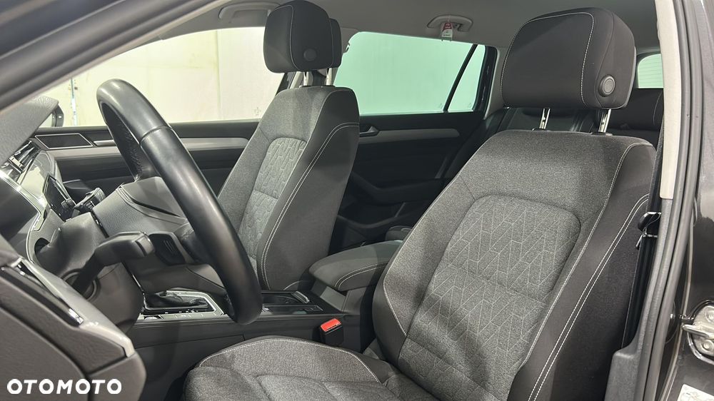 Volkswagen Passat - 11
