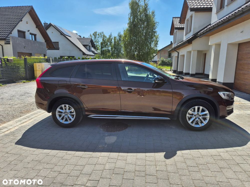 Volvo V60 Cross Country D3 Drive-E Momentum - 2