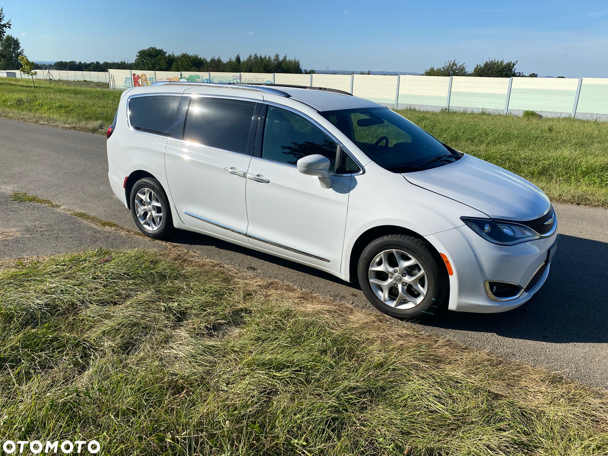 Chrysler Pacifica - 10