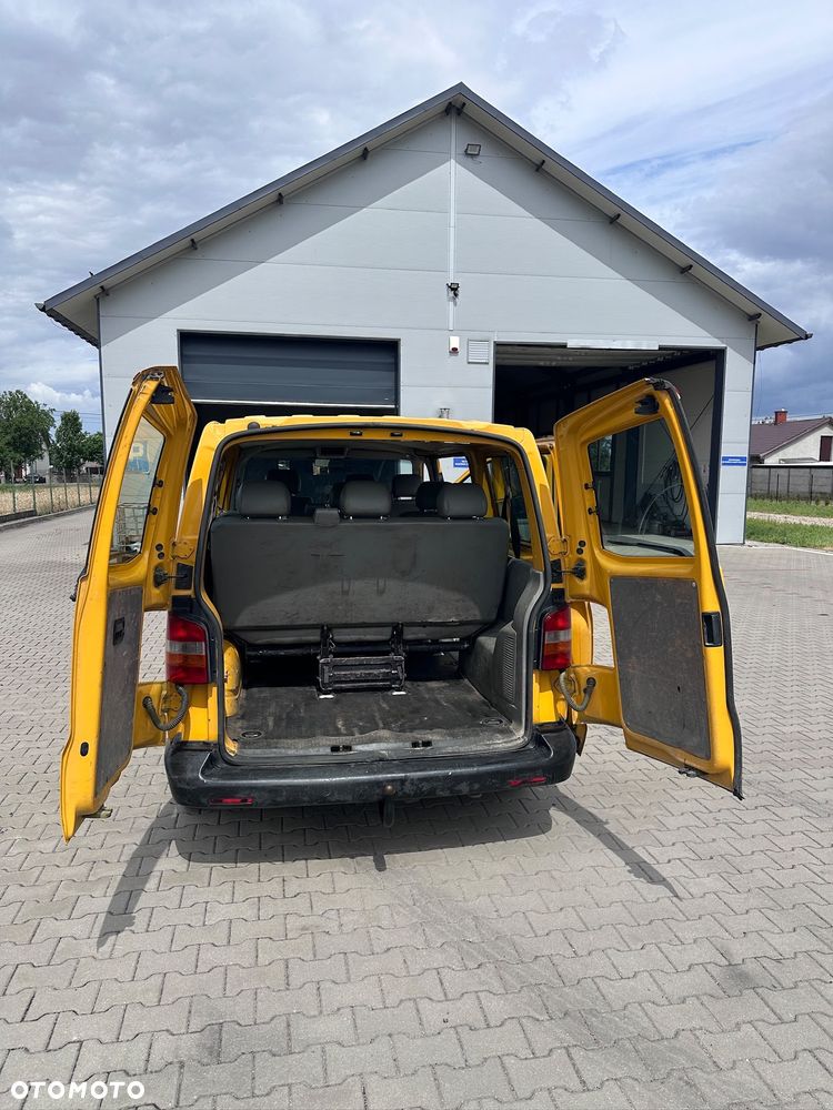 Volkswagen Caravelle - 9