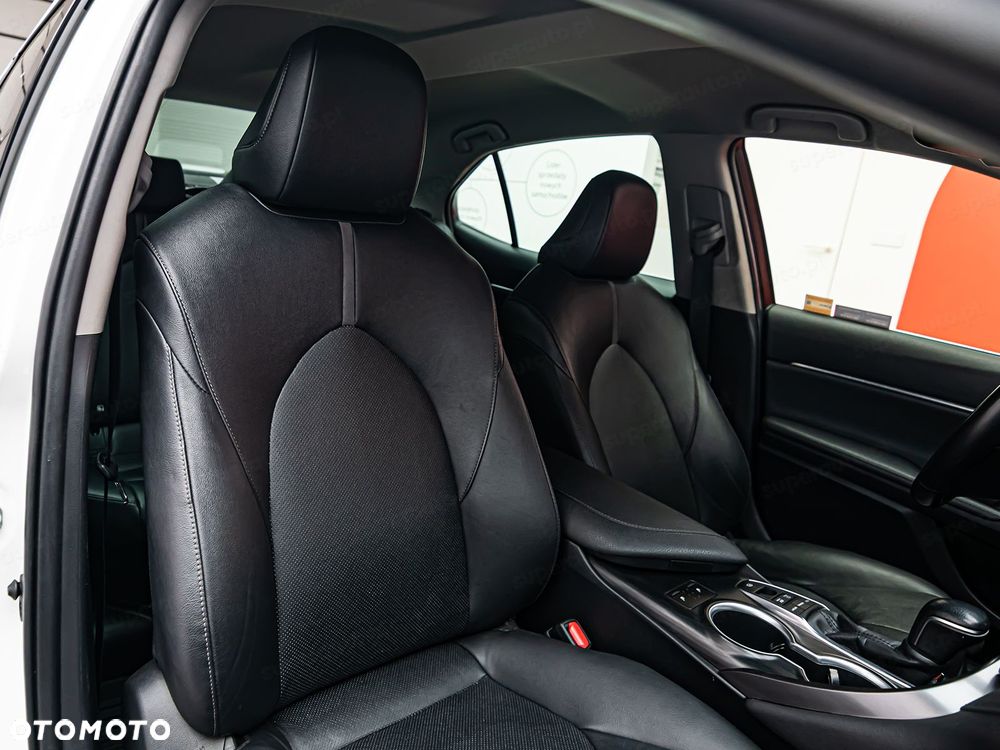 Toyota Camry 2.5 Hybrid Executive CVT - 10