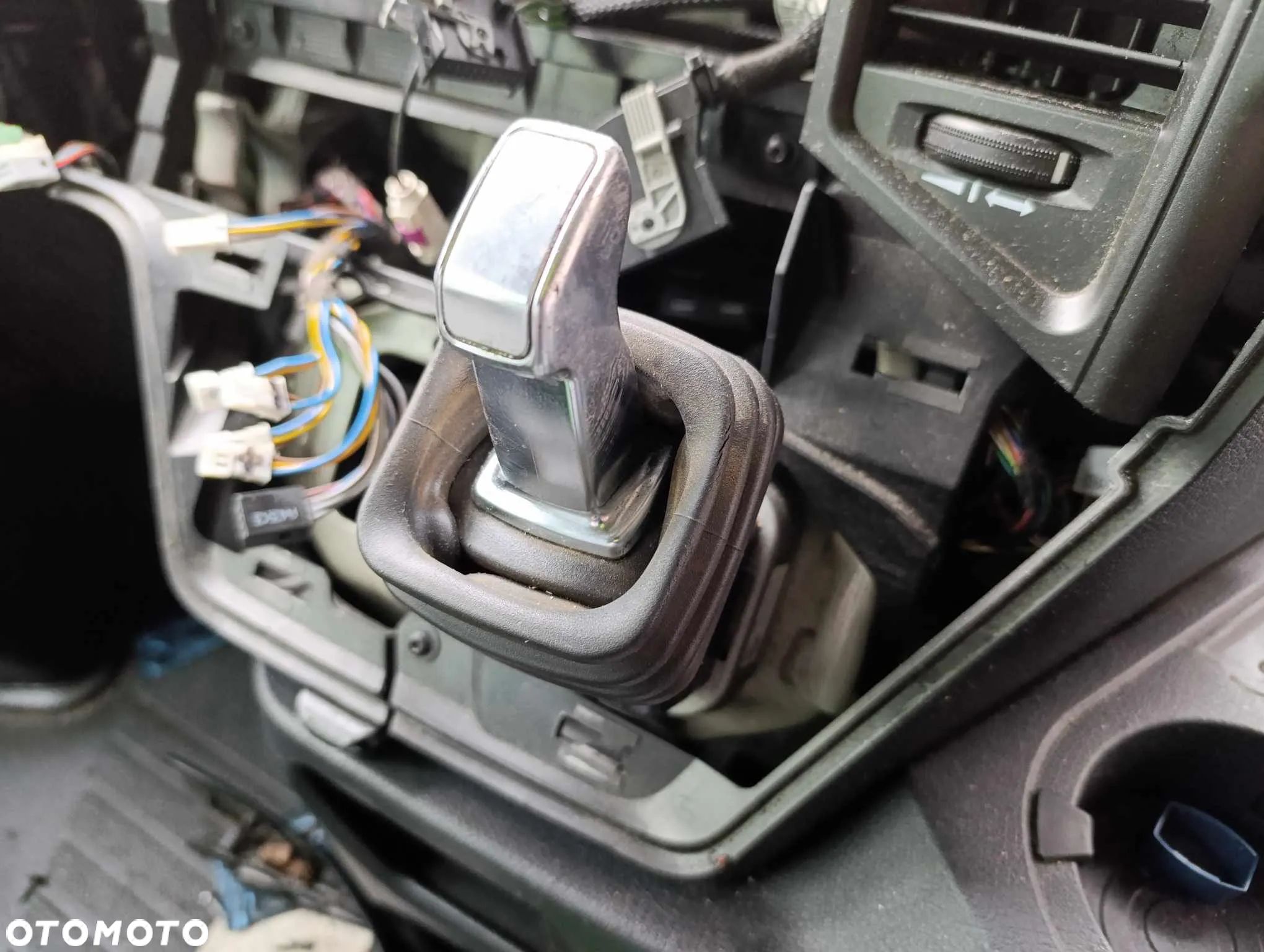 ZAWÓR DŻWIGNIA HAMULCA RĘCZNEGO MERCEDES ACTROS MP4 A0044305281 - 1