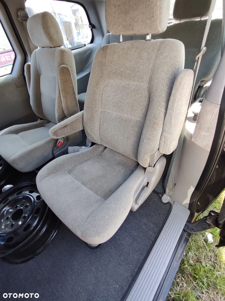 Kia Carnival - 23