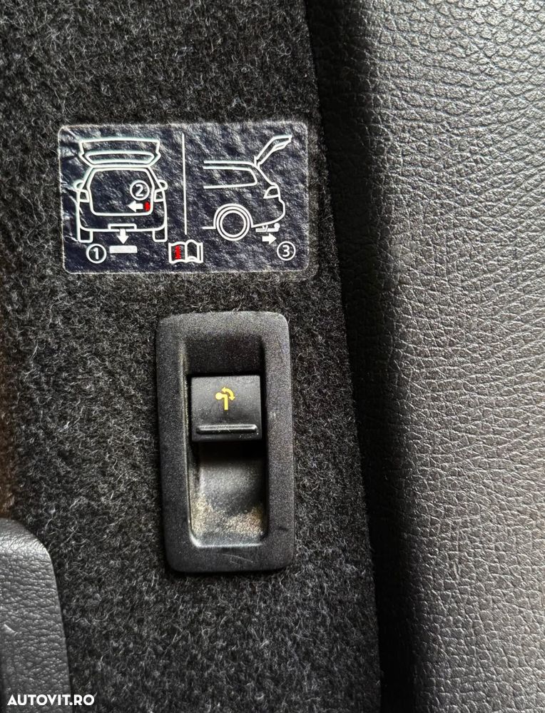 Volkswagen Passat Variant 2.0 TDI BlueMotion Technology R-Line - 10