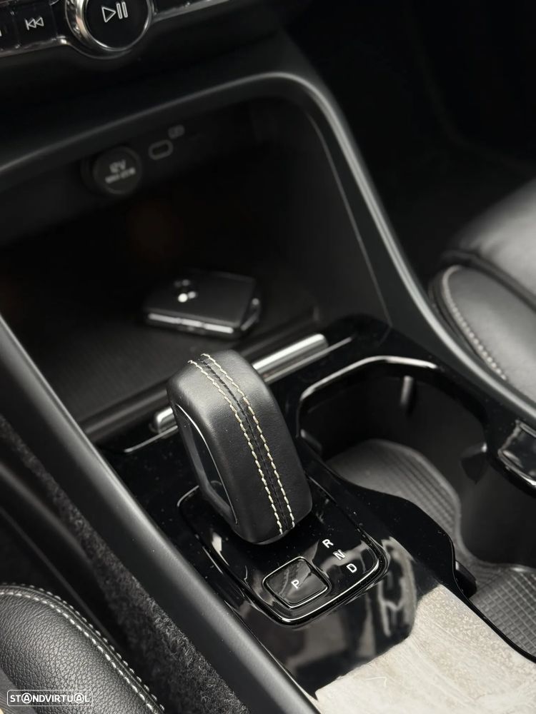 Volvo XC 40 Recharge 78 kWh Twin Motor Core — fotografia 14