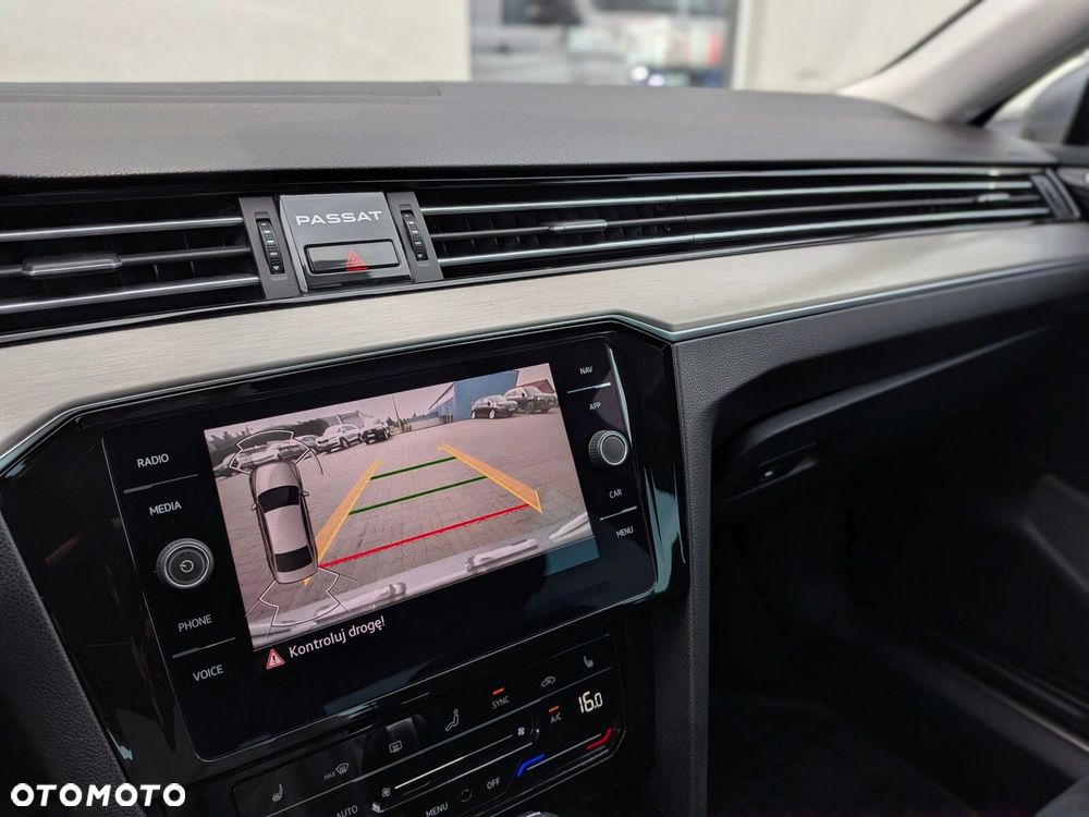 Volkswagen Passat 2.0 TDI Elegance DSG - 24