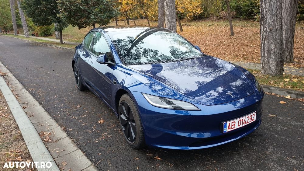 Tesla Model 3 2024 photo 3