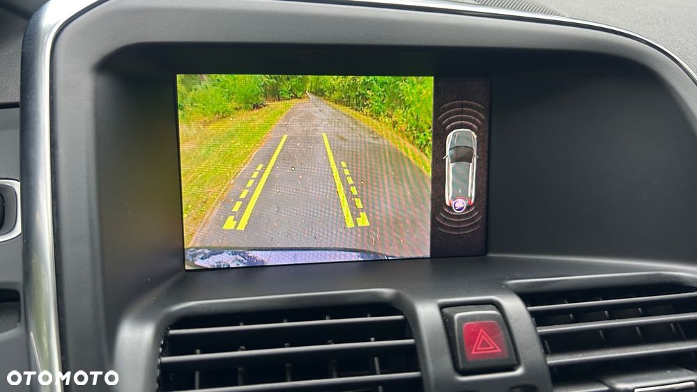 Volvo XC 60 D4 Momentum - 24