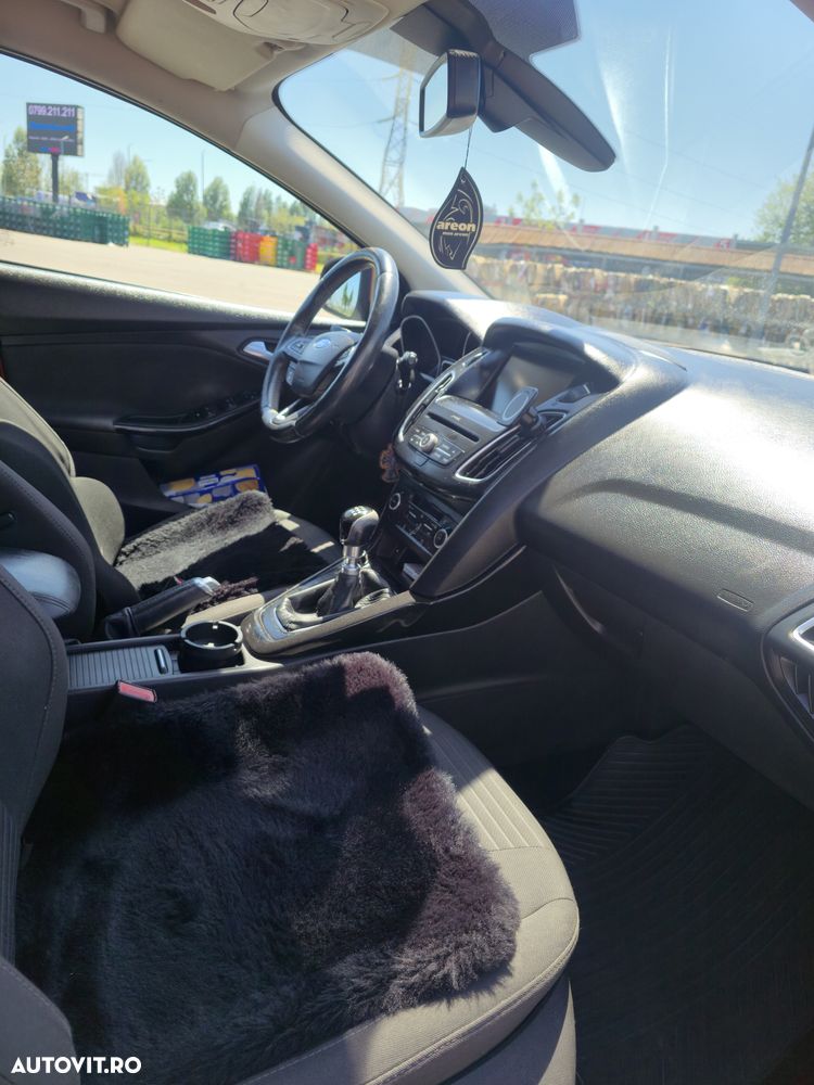 Ford Focus 1.5 EcoBoost Titanium - 10