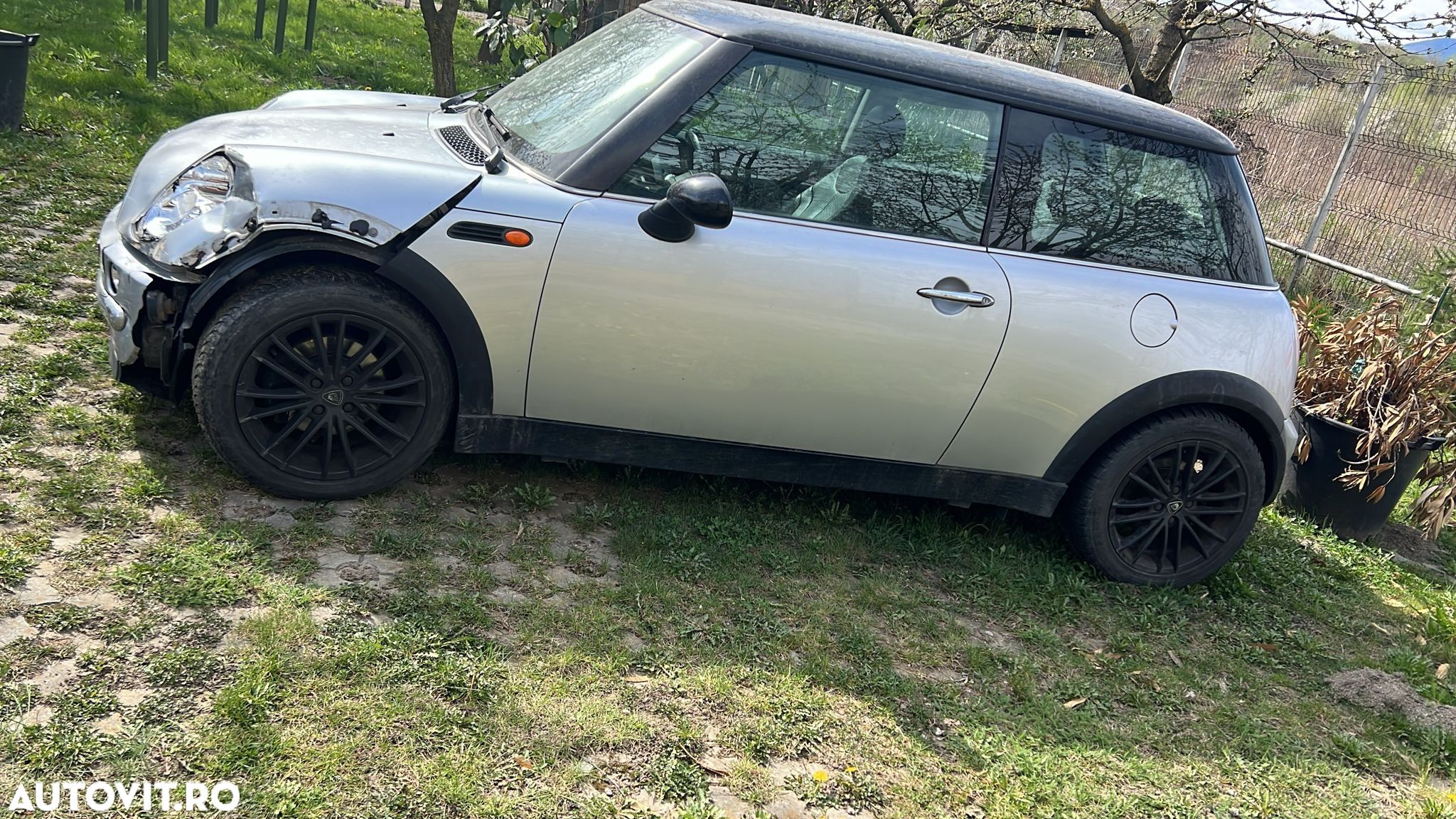 Dezmembram Mini one 2004 1.6 i automatata 166.000 km - 1