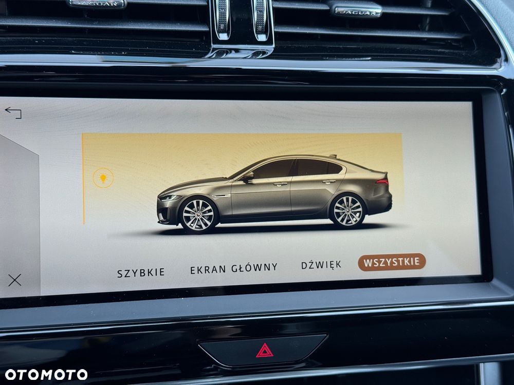Jaguar XE 2.0 P300 AWD R-Dynamic SE - 28
