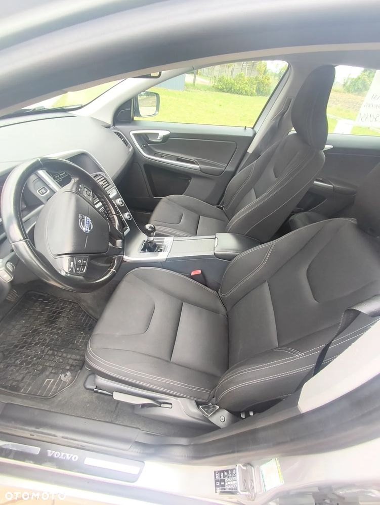 Volvo XC 60 D3 R-Design - 8