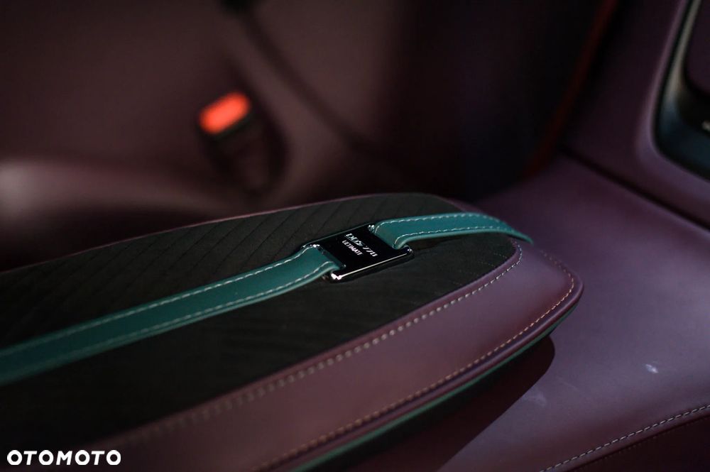 Aston Martin DBS - 31