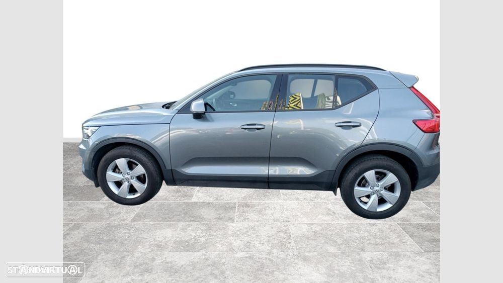 Volvo XC 40 1.5 T3 Momentum Tech Edition - 6