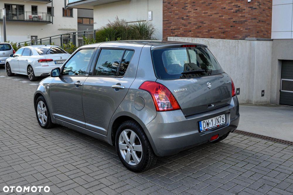 Suzuki Swift 2007 photo 3