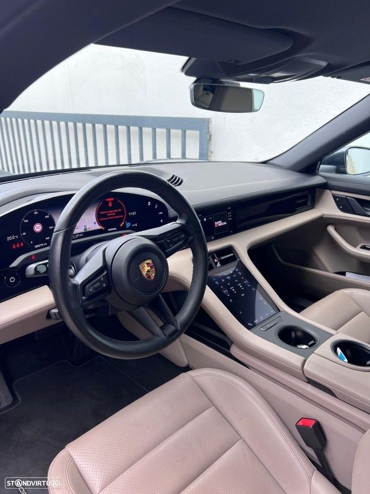 Porsche Taycan Cross Turismo 4 - 10